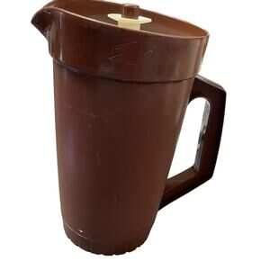 Vintage Tupperware 2 Quart Pitcher Push Button Lid Seal Juice Tea Brown 800 802